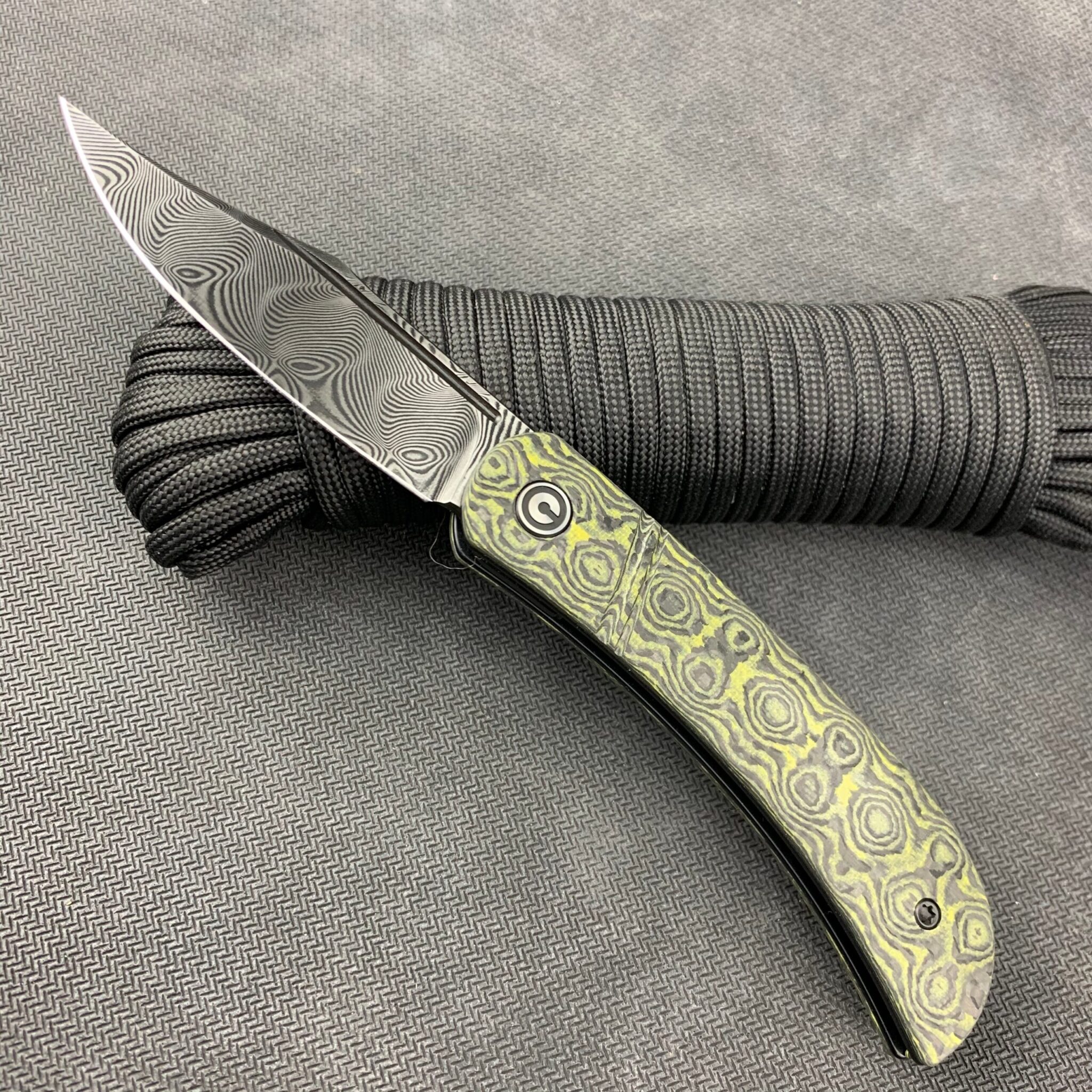 We Knife - CIVIVI Appalachian Drifter Layered Yellow G10 and Rose Pattern Carbon Fiber Handle Black Hand Rubbed Damascus Blade