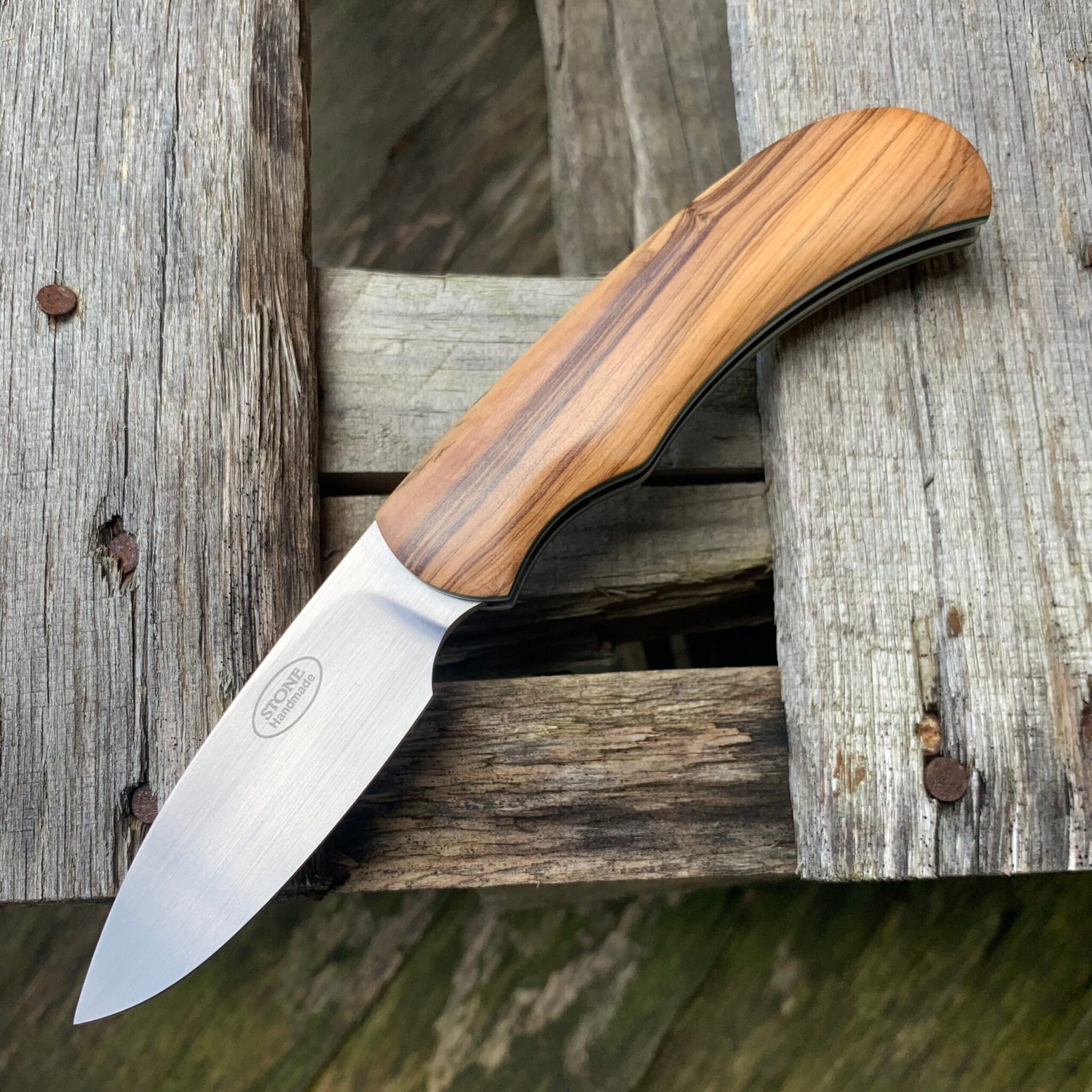 Tinus Stone STONE113 Hunter Slipjoint with Wild Olive Handle/Green Liners
